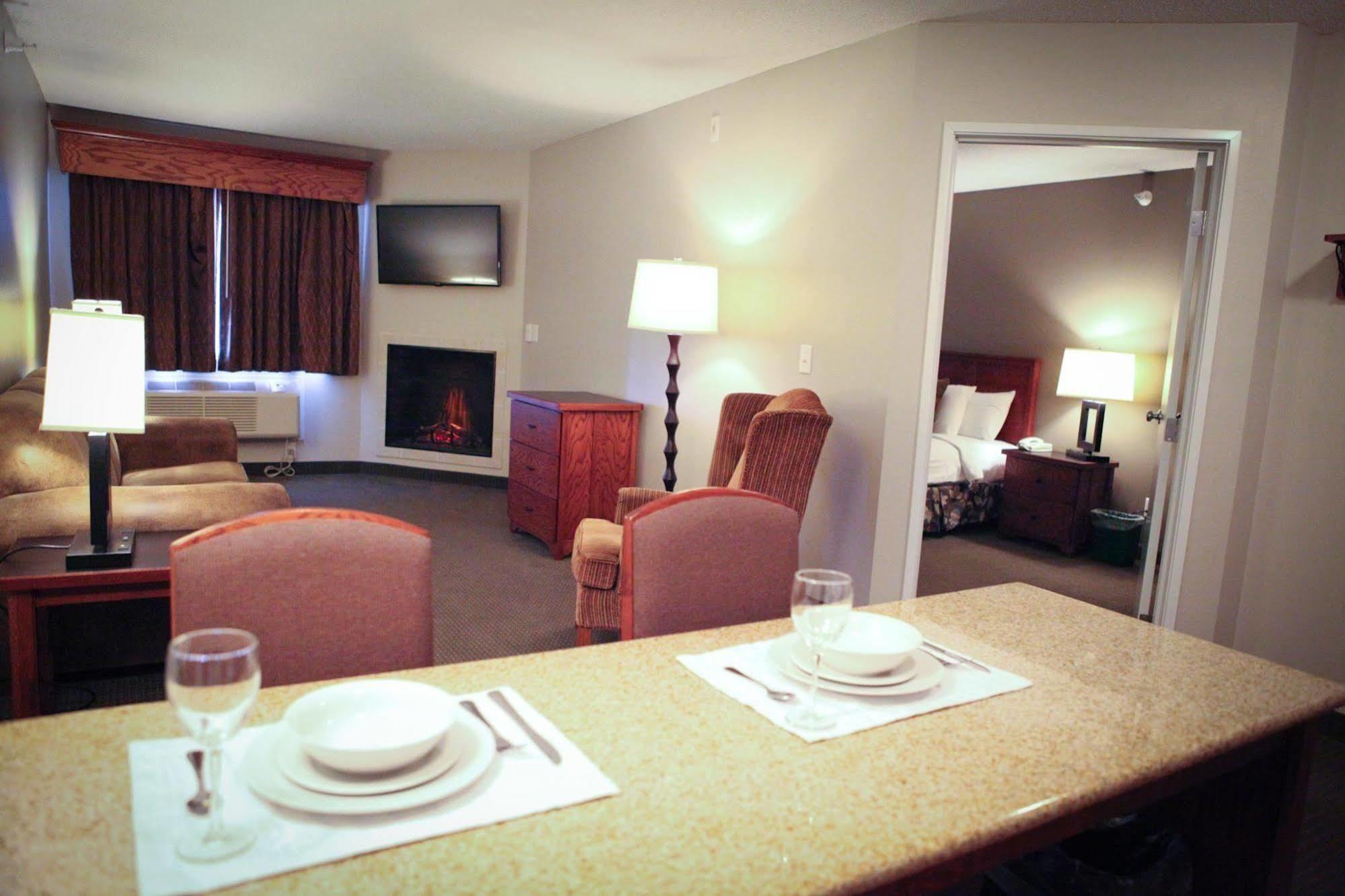 Grandstay Hotel And Suites Perham 外观 照片
