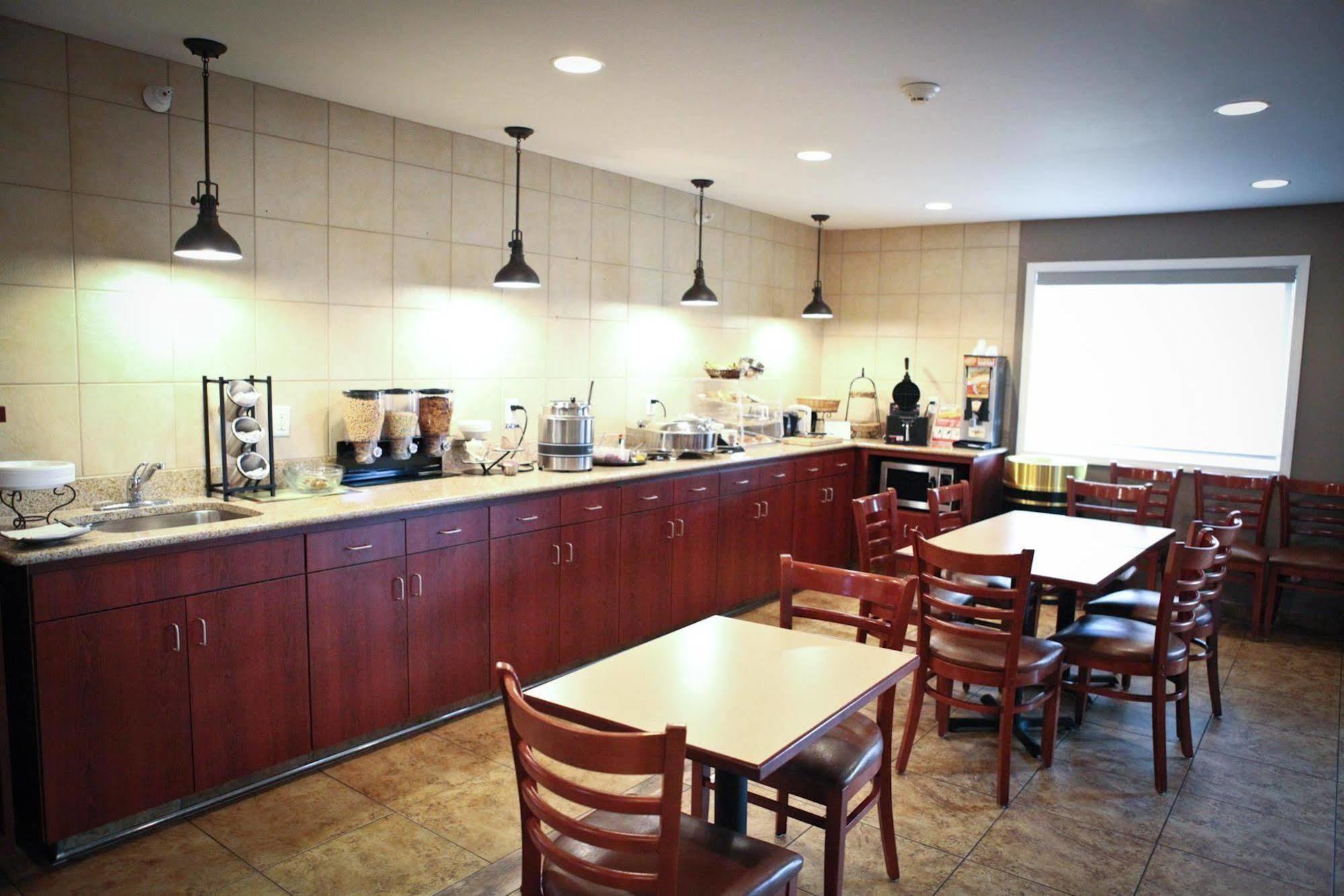 Grandstay Hotel & Suites Perham 外观 照片